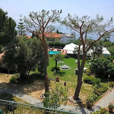 La Vignetta Apartahotel 3*