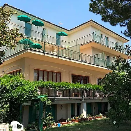 Apartmanhotel La Vignetta 3*